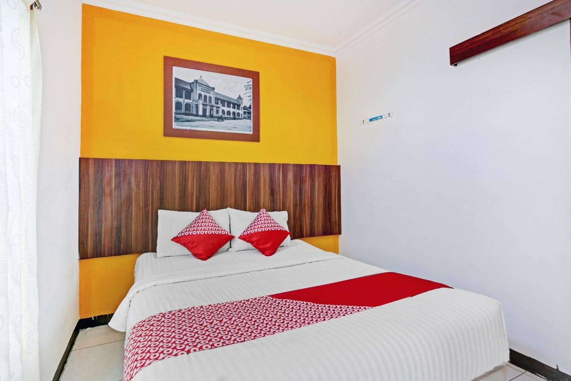 Super Oyo 90426 Near Mall Ciputra 2 Hotel