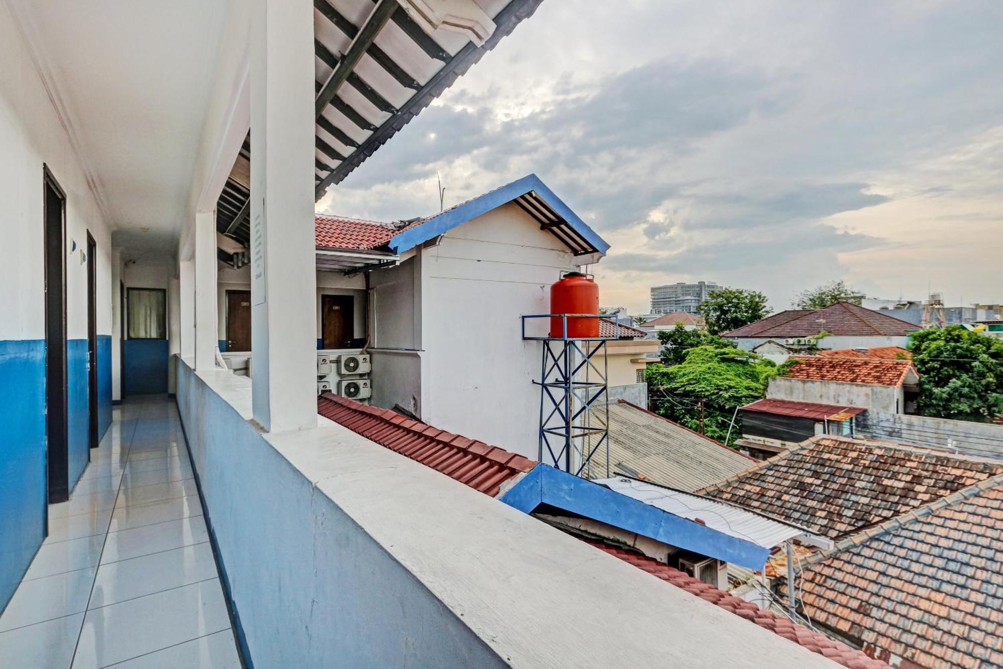 Hotel Super Oyo 90426 Near Mall Ciputra 2 Semarang