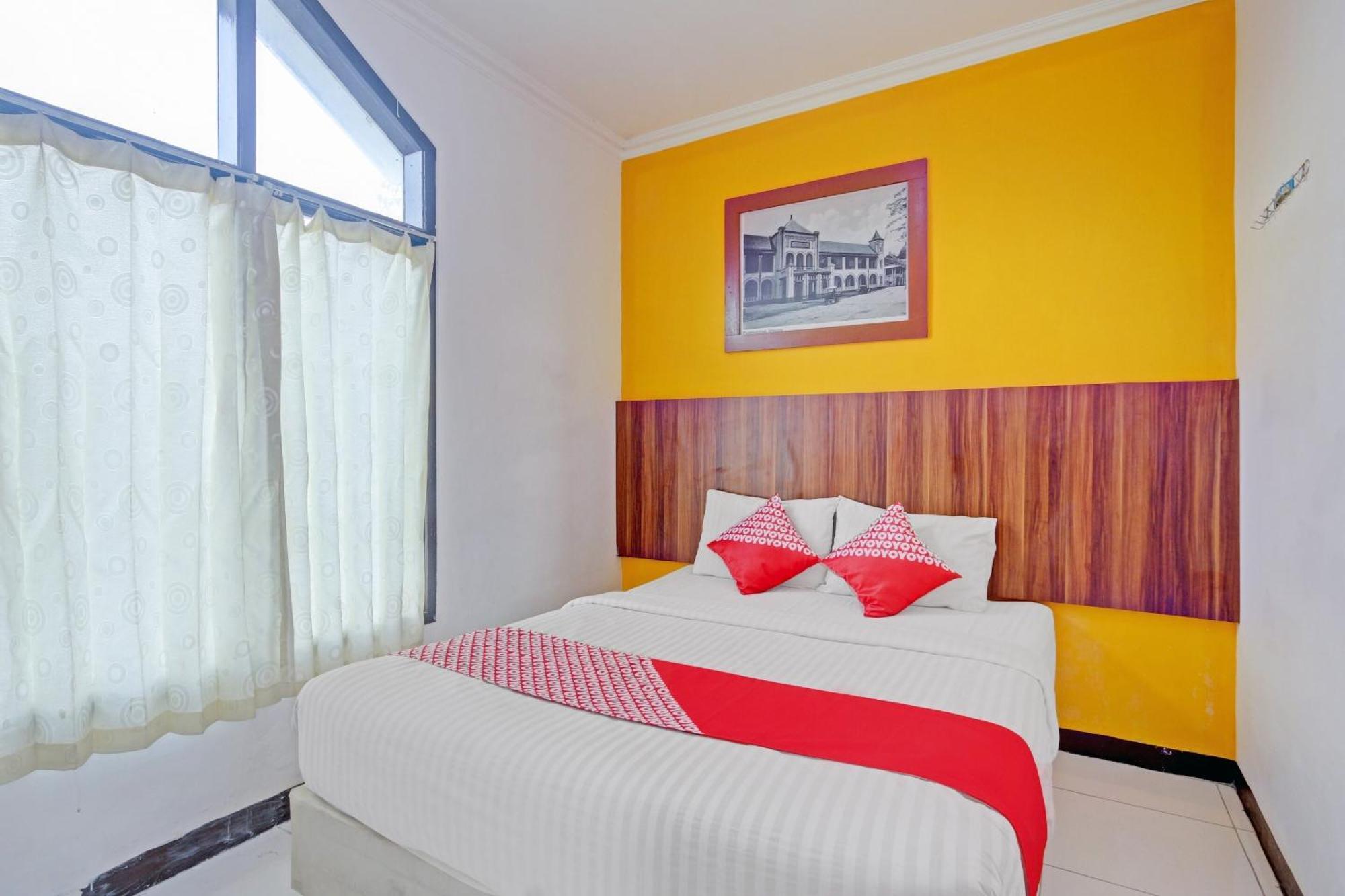 Super Oyo 90426 Near Mall Ciputra 2 Hotel 2*